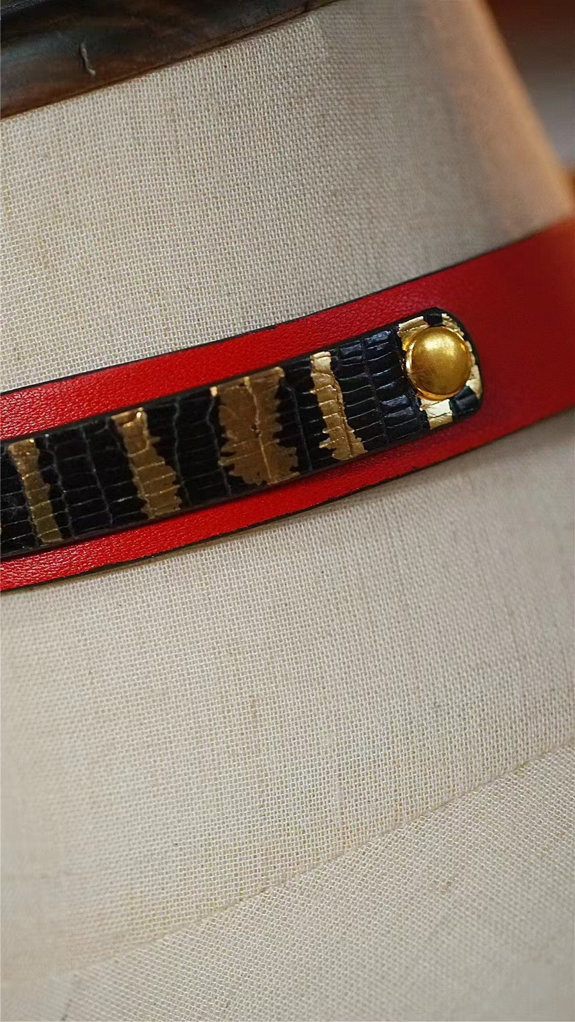 Gilt Contrast 3